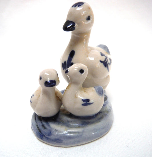 DELFT BLUE HAND PAINTED FIGURINE: Momma Duck and Two Babies!