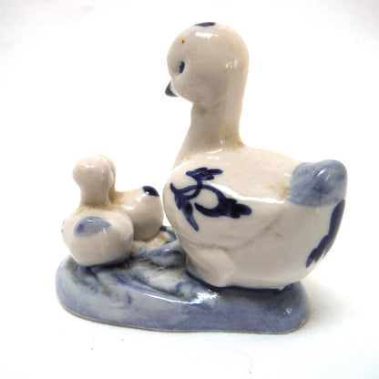 DELFT BLUE HAND PAINTED FIGURINE: Momma Duck and Two Babies!