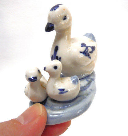 DELFT BLUE HAND PAINTED FIGURINE: Momma Duck and Two Babies!