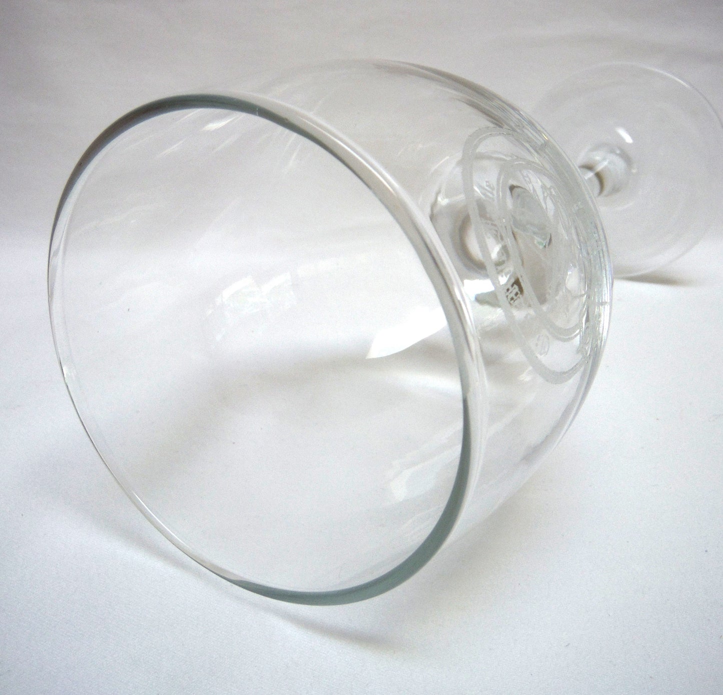 VINTAGE 8-Inch TALL STRONG CLEAR WINE GLASS: Engraved 'Ciad Mile Failte, Cape Breton'