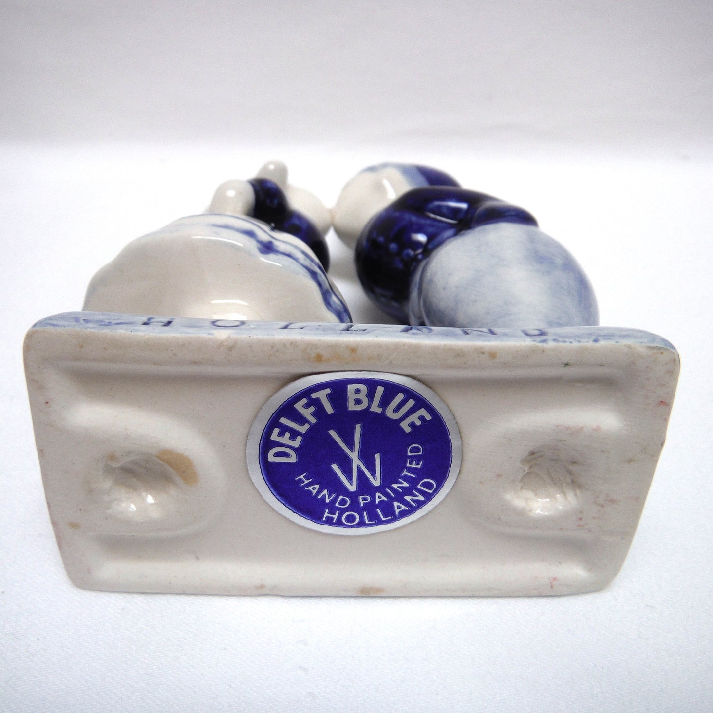 VINTAGE STATUE OF DUTCH COUPLE KISSING, Complete with HOLLAND Base and Sticker, Hand Painted by BLUE DELFT