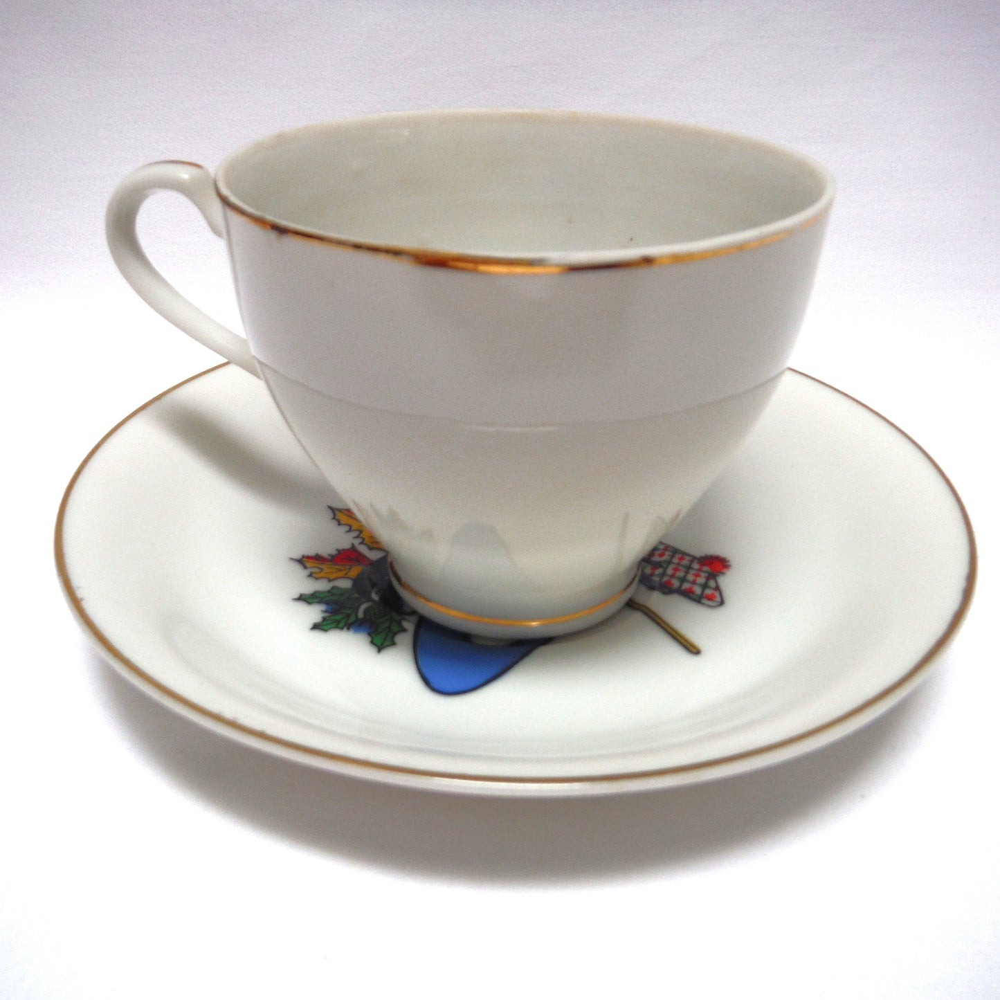 RARE VINTAGE CURLING MOTIF GOLD RIMMED TEA CUP & SAUCER, Designed in Canada, Made in Japan