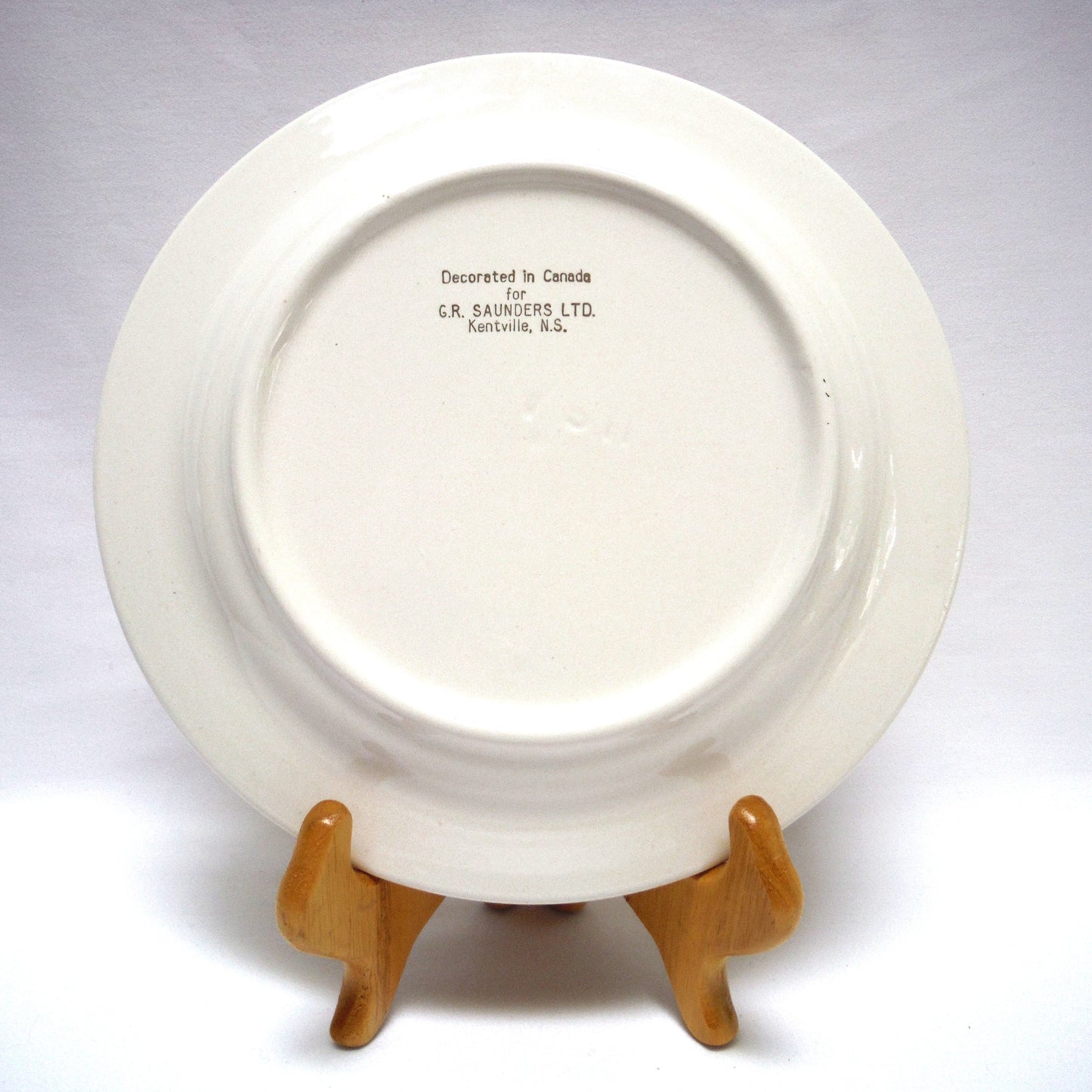 1984 POPE JOHN PAUL II COMMEMORATIVE PLATE: Visit to Canada September 1984, Made in USA, Decorated by G.R. Saunders of Kentville, Nova Scotia