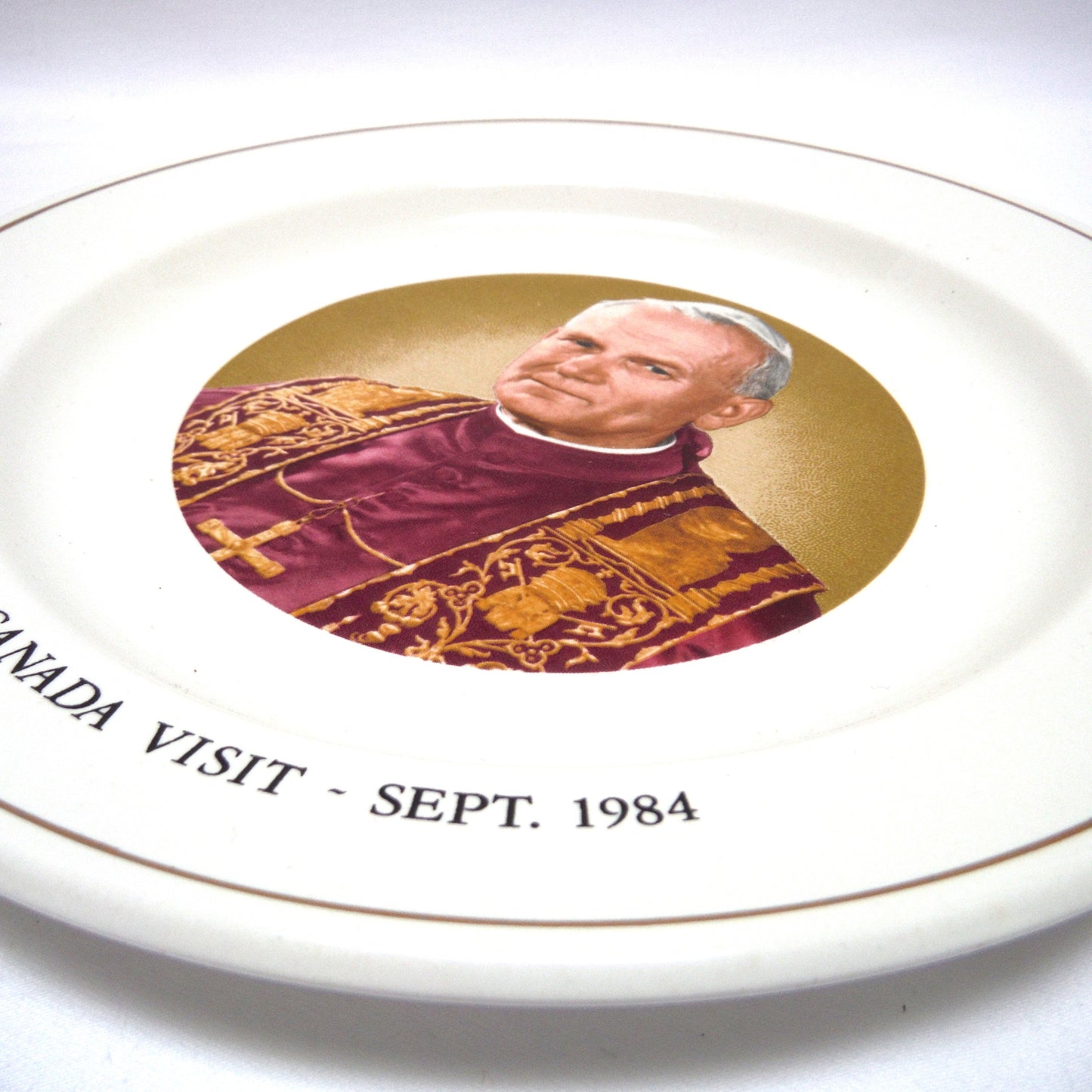 1984 POPE JOHN PAUL II COMMEMORATIVE PLATE: Visit to Canada September 1984, Made in USA, Decorated by G.R. Saunders of Kentville, Nova Scotia