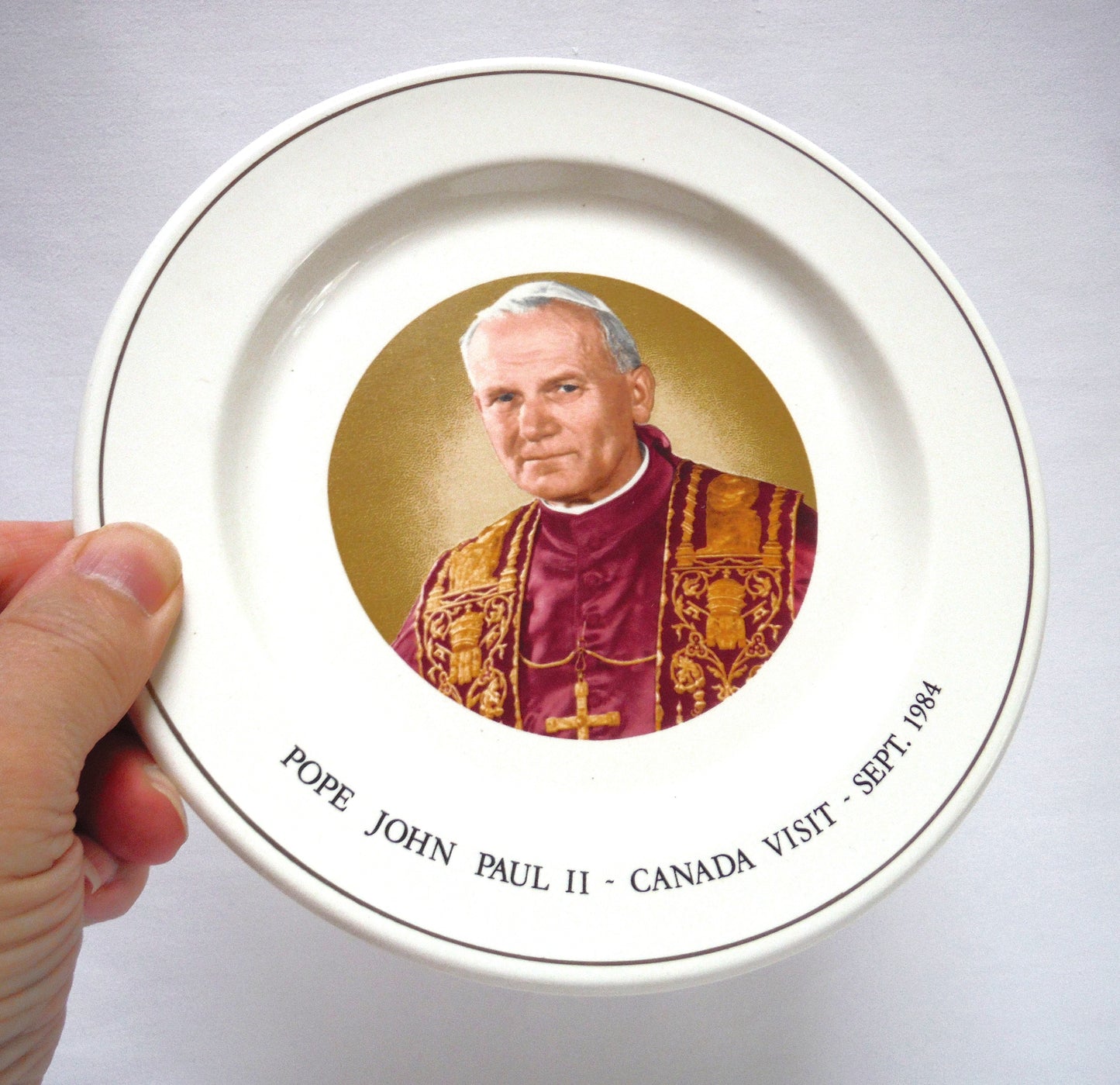 1984 POPE JOHN PAUL II COMMEMORATIVE PLATE: Visit to Canada September 1984, Made in USA, Decorated by G.R. Saunders of Kentville, Nova Scotia