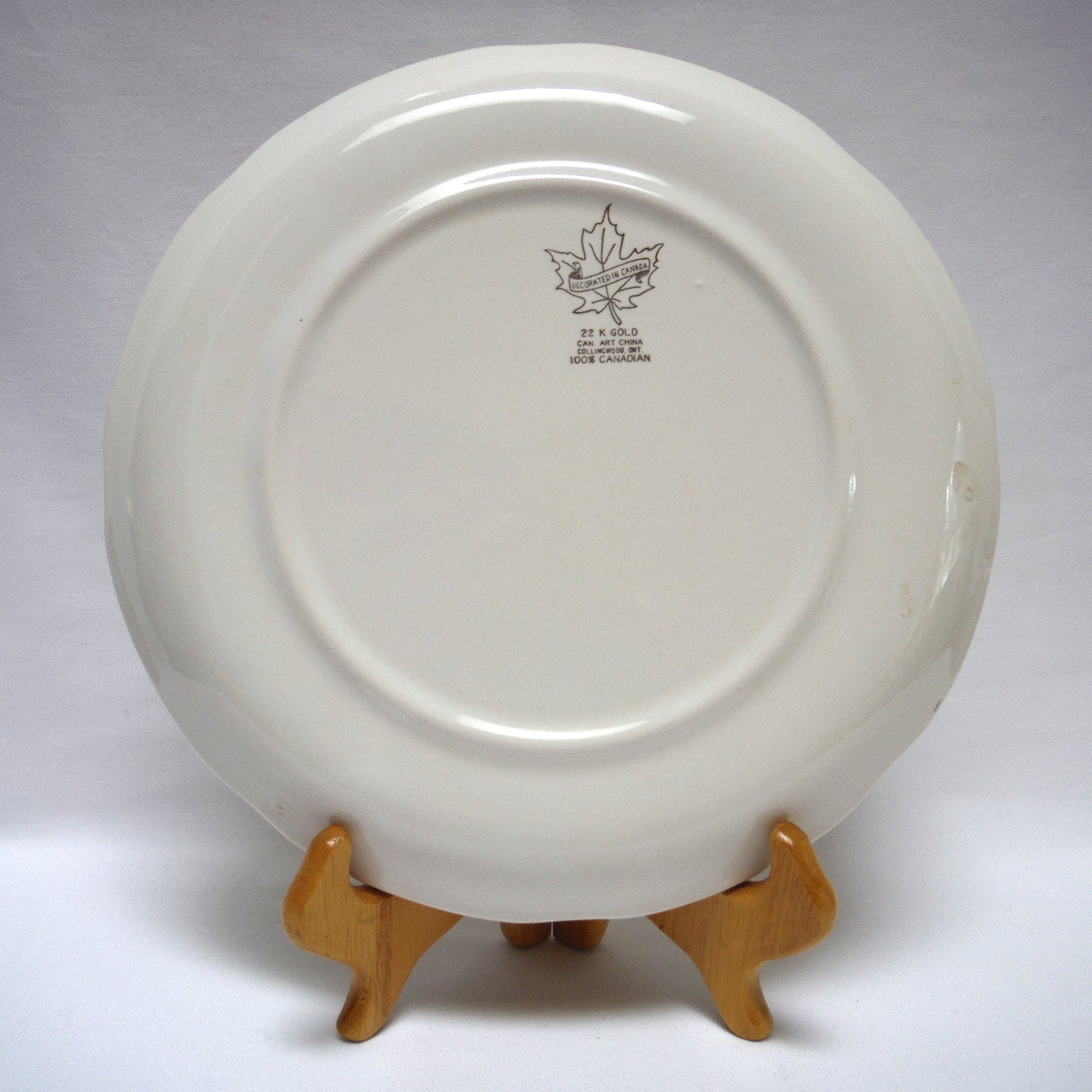 1967 CANADIAN-MADE 100th CENTENNIAL SOUVENIR LARGE PLATE: Featuring Famous Landmarks 1867-1967 from the City of London, Ontario, Canada
