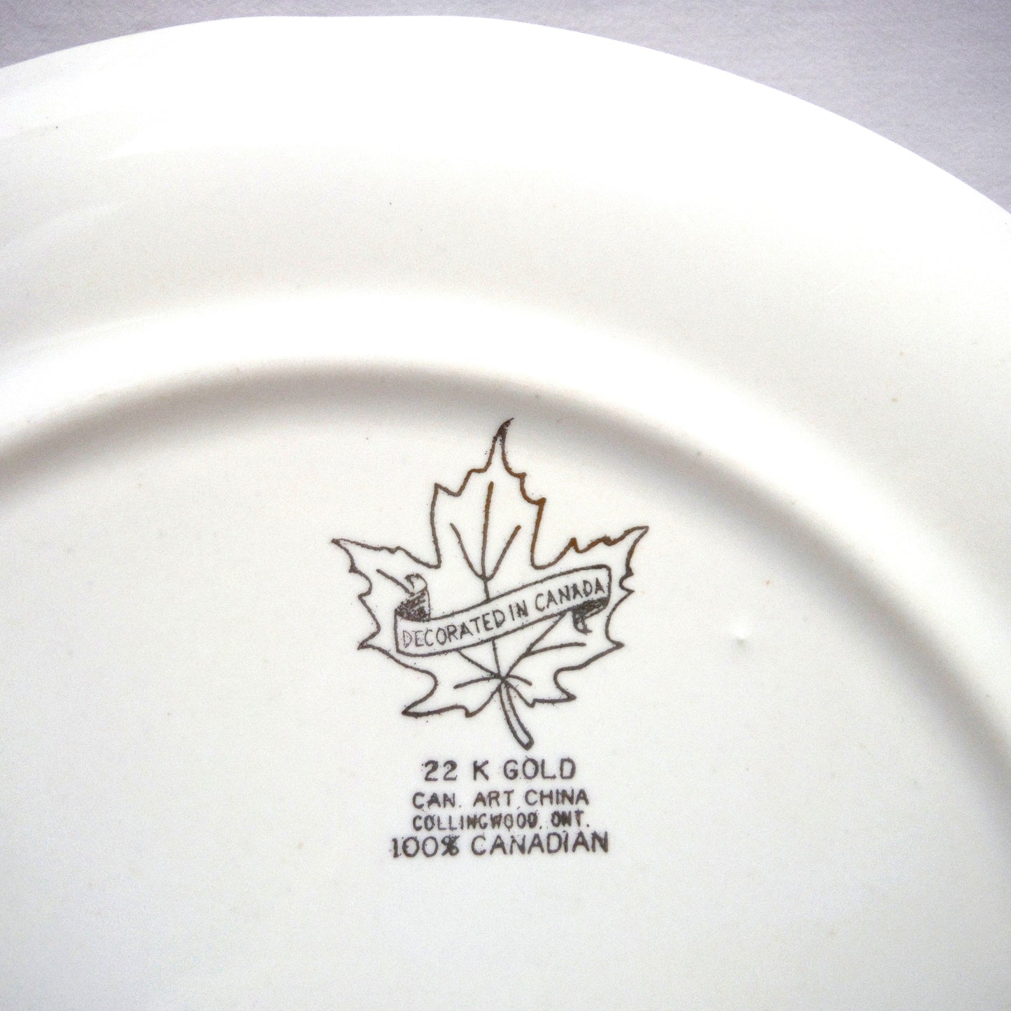 1967 CANADIAN-MADE 100th CENTENNIAL SOUVENIR LARGE PLATE: Featuring Famous Landmarks 1867-1967 from the City of London, Ontario, Canada