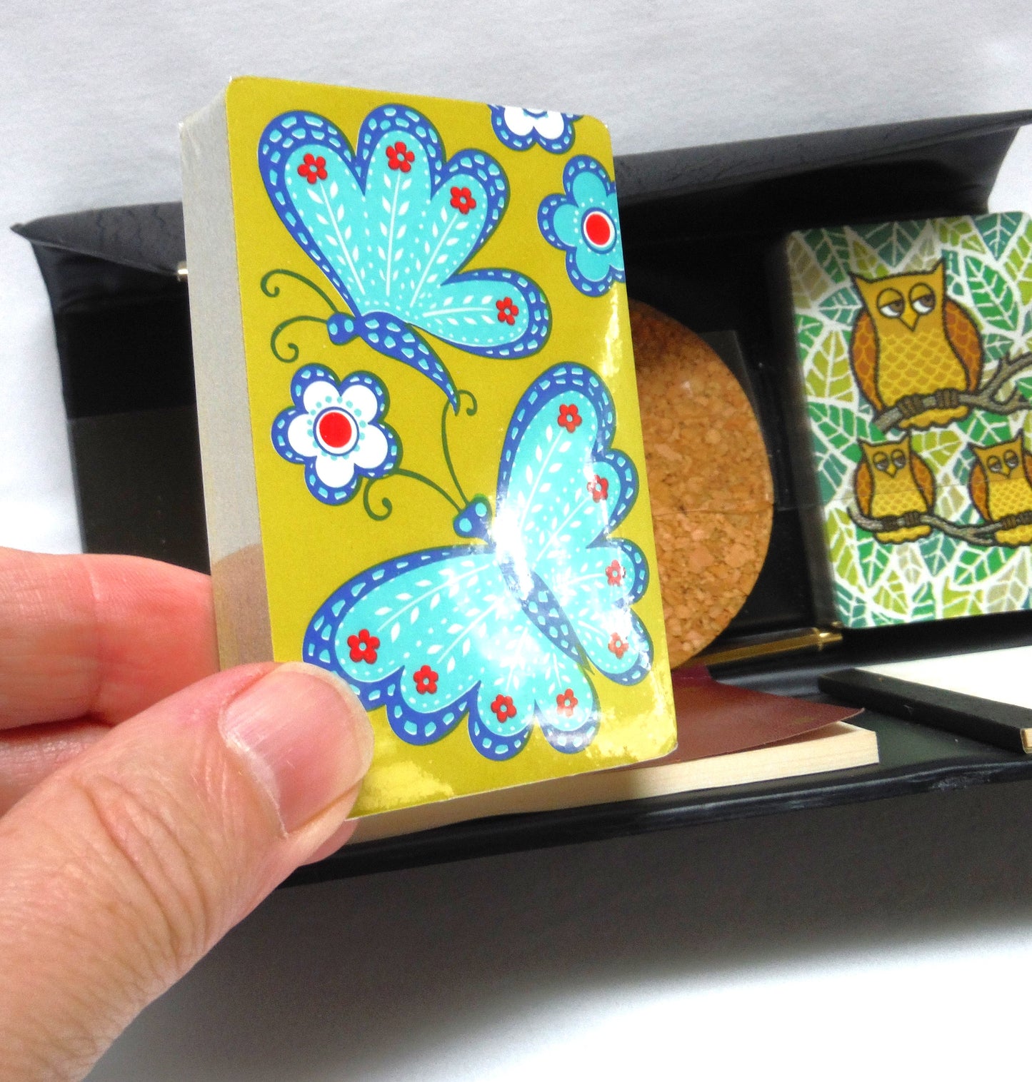 ULTRA RARE 1976 2-DECK POKER BRIDGE CARD PLAYING LEATHER POUCH KIT: "On The Move '76", A Vintage Automotive Industry Giveaway Gift!