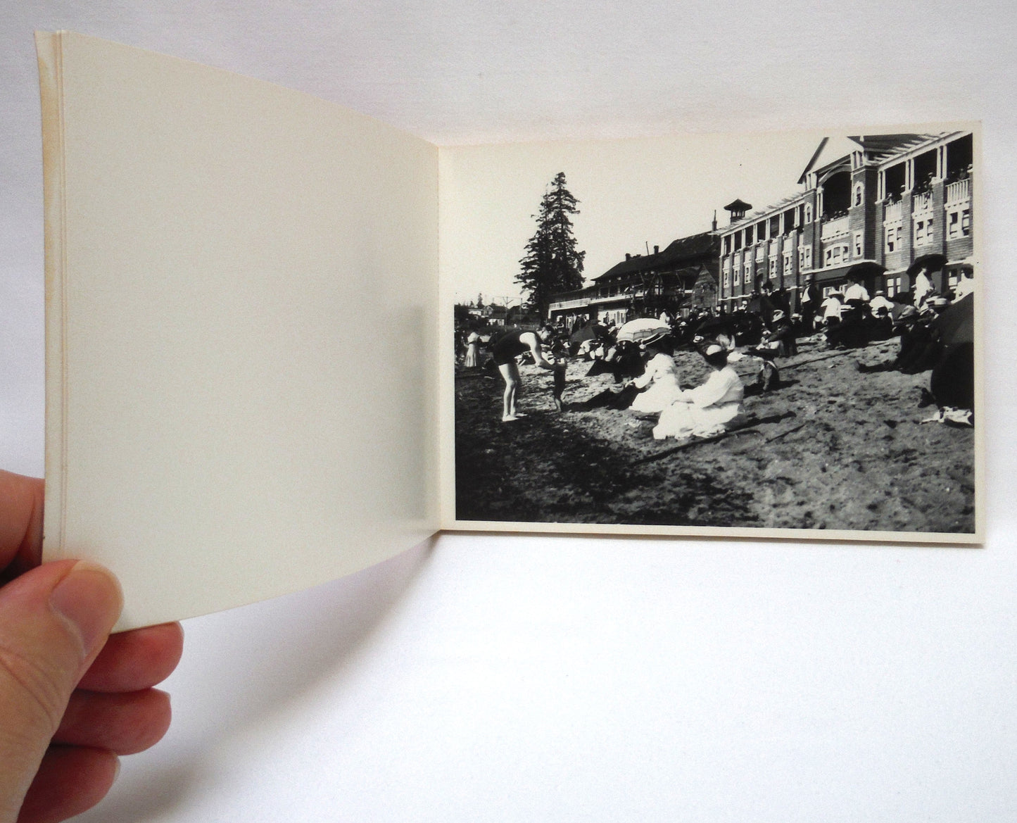VANCOUVER FLASHBACKS, A 1990 Postcard Book of 30 Black and White Historic Photographs of Canada's Premier Waterfront City!