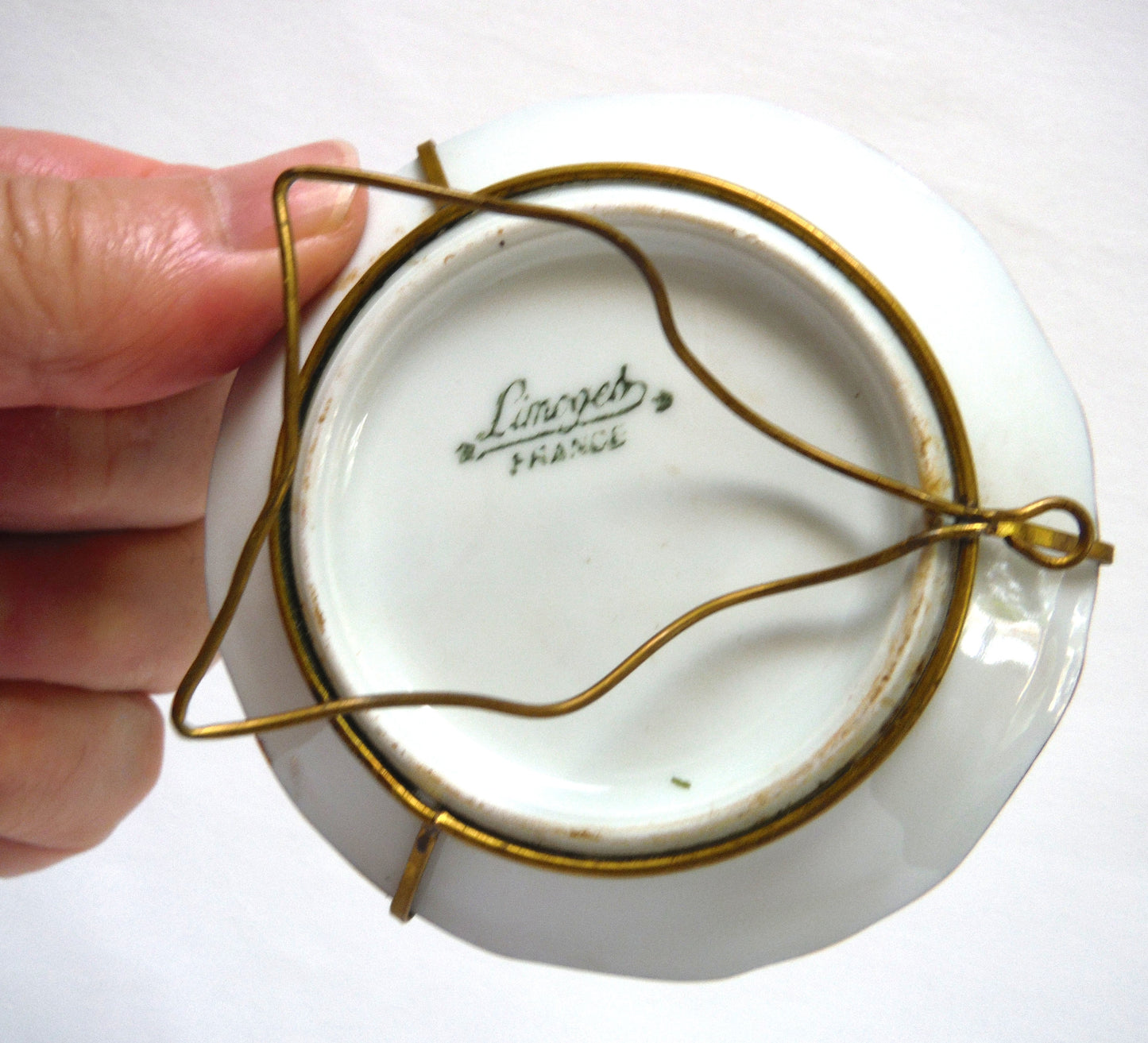 LIMOGE DECORATIVE MINI 3.5 Inch PLATE with Wire Brass Stand: 'A COURTING COUPLE'