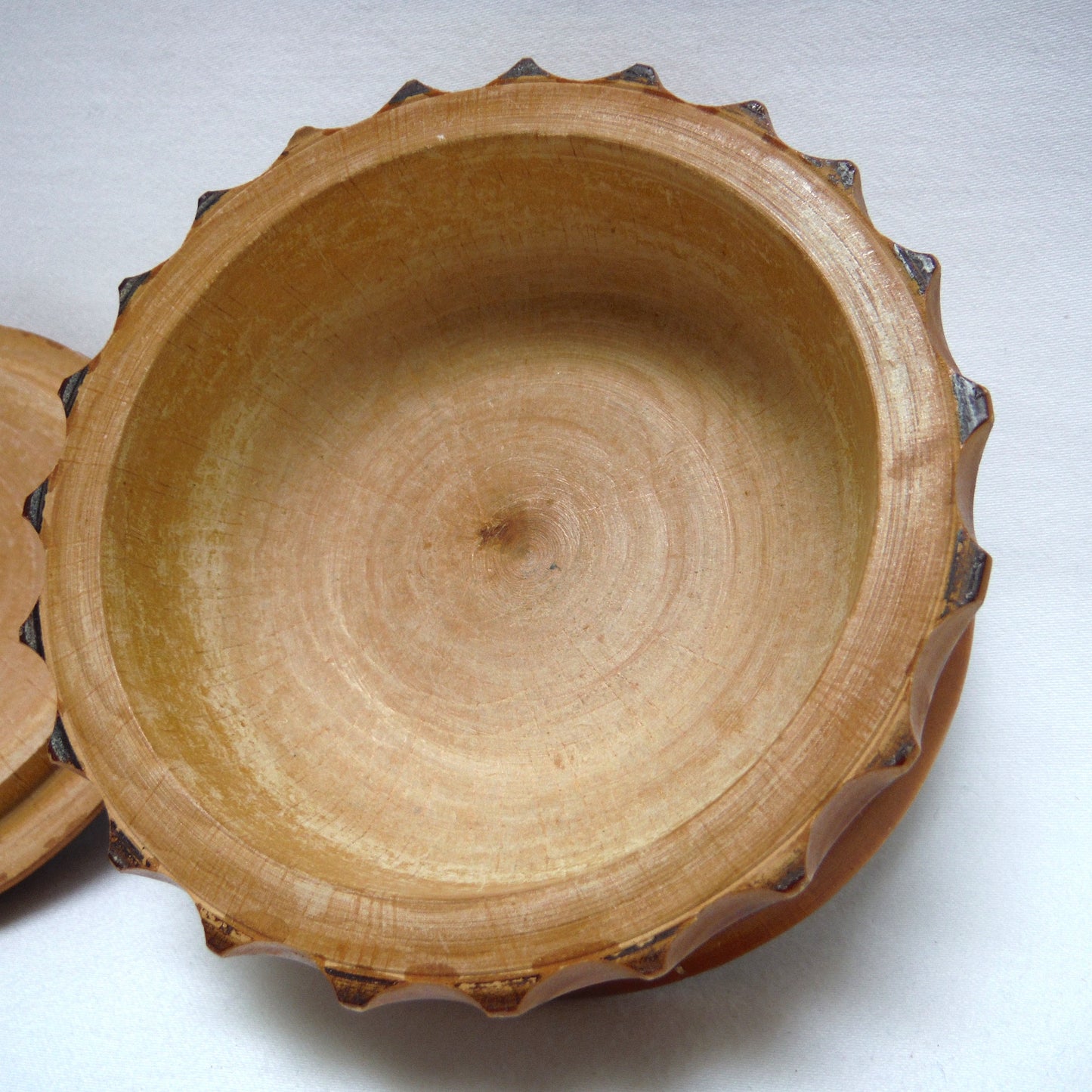 Mid-Century Wooden Hand-Turned and Carved Covered Trinket Souvenir Bowl: 'BARCELONA, SPAIN'