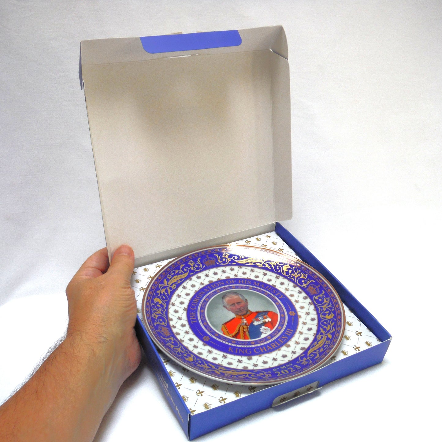The Coronation of His Majesty King Charles III: 2023 Gold Plated Commemorative Souvenir Plate in Original Box with Stand!