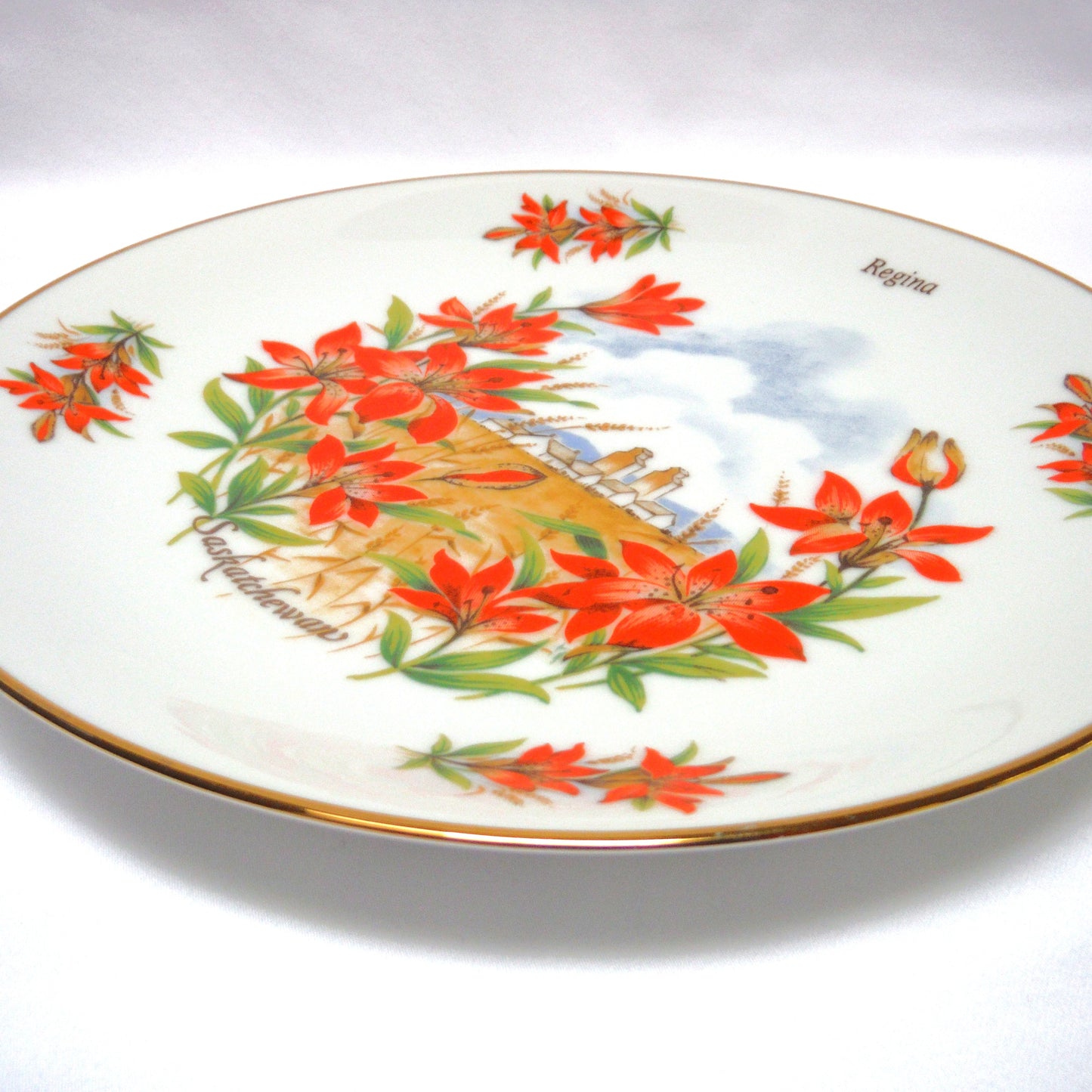 VINTAGE SOUVENIR 8.5-inch Decorative Plate of REGINA, SASKATCHEWAN: Western Red Lily by Viletta of Canada