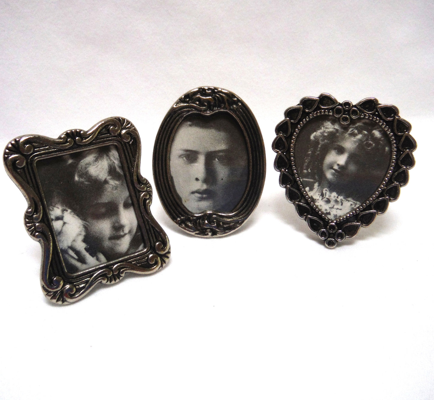 Vintage Set of THREE MINIATURE PHOTO FRAMES in Original Vinyl Pouch: Silver and Black Metal with stand, RARE Made in the U.S.A!
