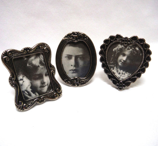 Vintage Set of THREE MINIATURE PHOTO FRAMES in Original Vinyl Pouch: Silver and Black Metal with stand, RARE Made in the U.S.A!