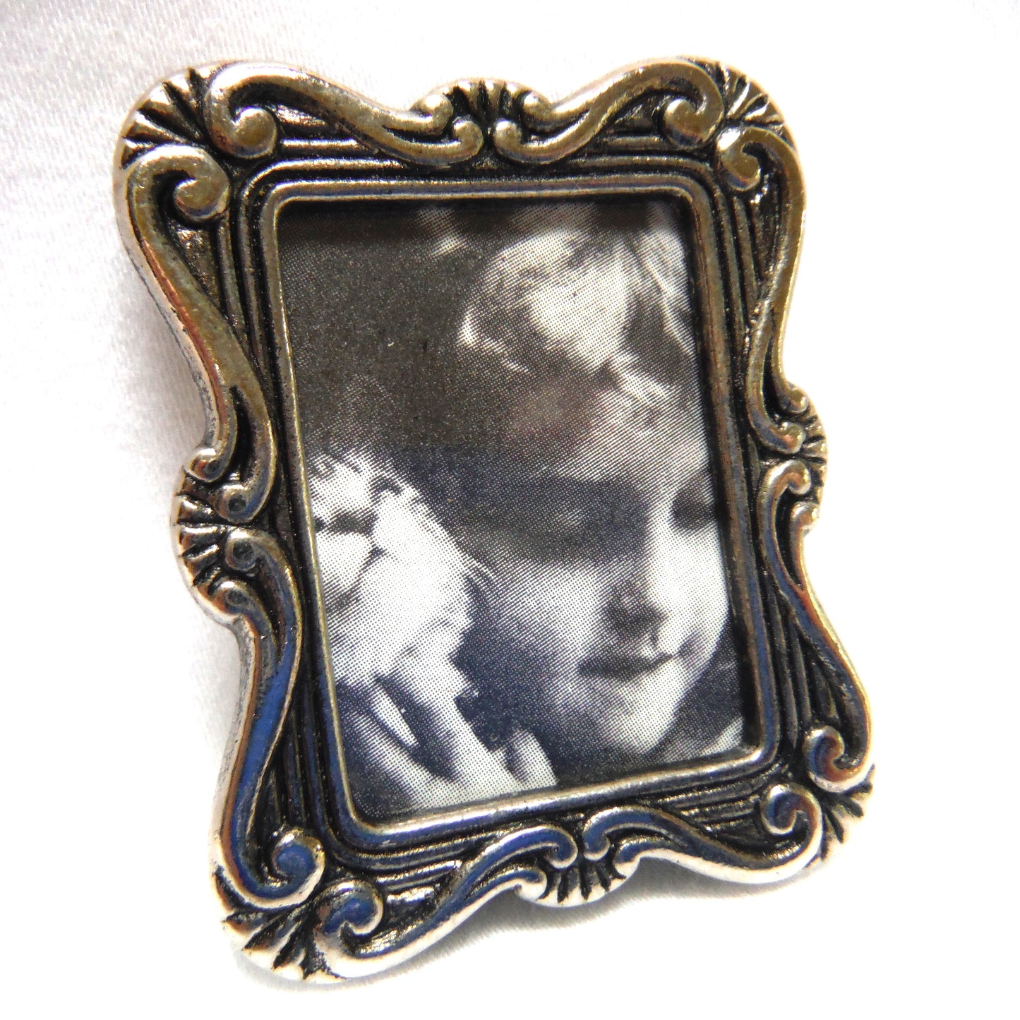 Vintage Set of THREE MINIATURE PHOTO FRAMES in Original Vinyl Pouch: Silver and Black Metal with stand, RARE Made in the U.S.A!