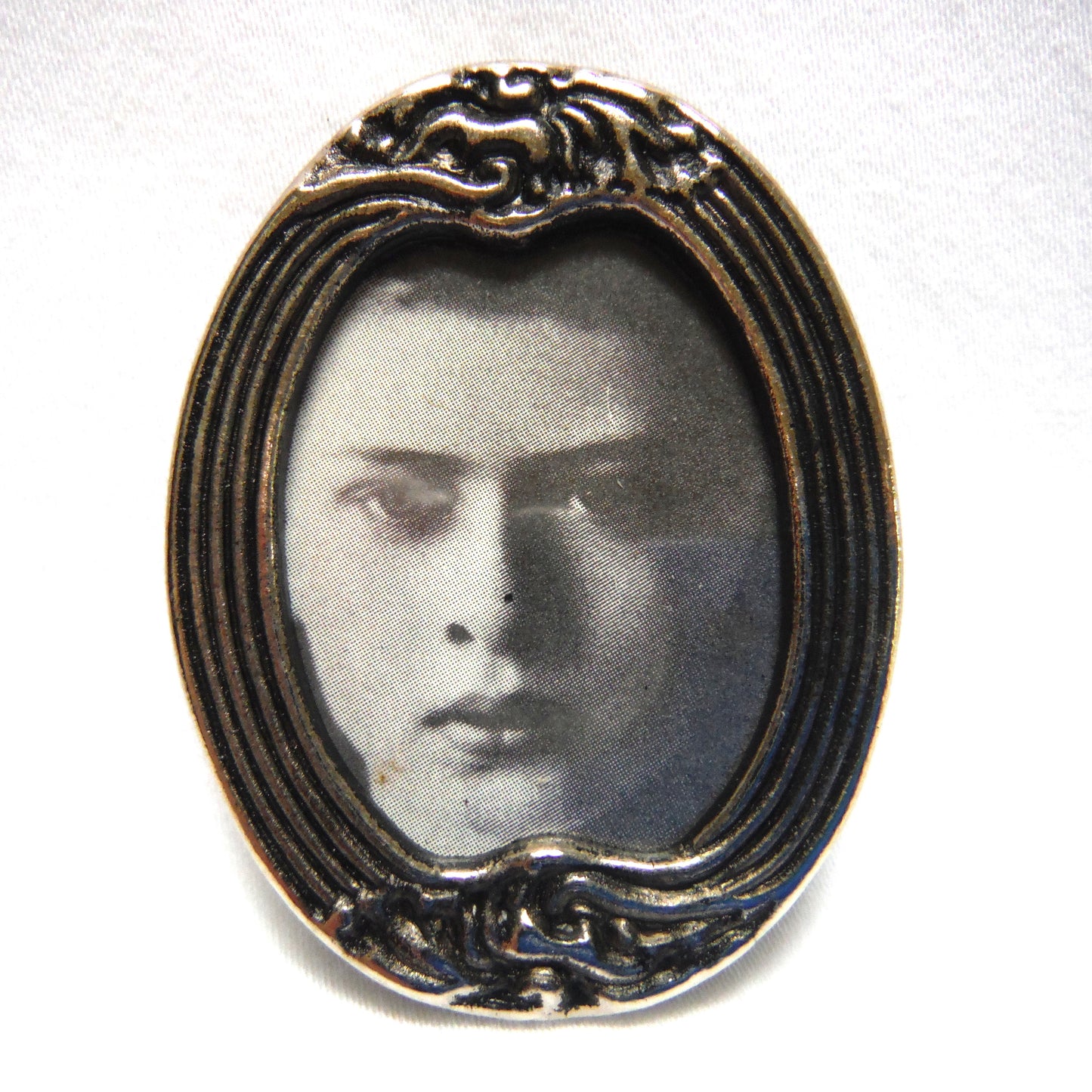 Vintage Set of THREE MINIATURE PHOTO FRAMES in Original Vinyl Pouch: Silver and Black Metal with stand, RARE Made in the U.S.A!