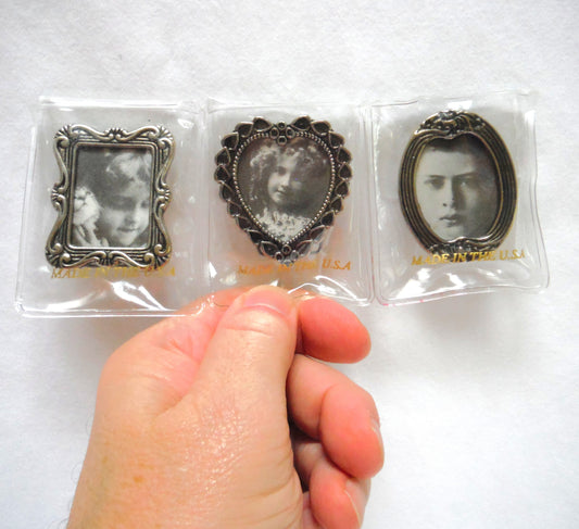 Vintage Set of THREE MINIATURE PHOTO FRAMES in Original Vinyl Pouch: Silver and Black Metal with stand, RARE Made in the U.S.A!