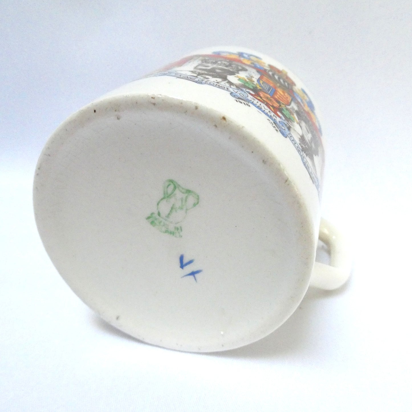 ANTIQUE COMMEMORATIVE ROYAL MUG: Celebrating The 1935 Silver Jubilee of KING GEORGE V AND QUEEN MARY