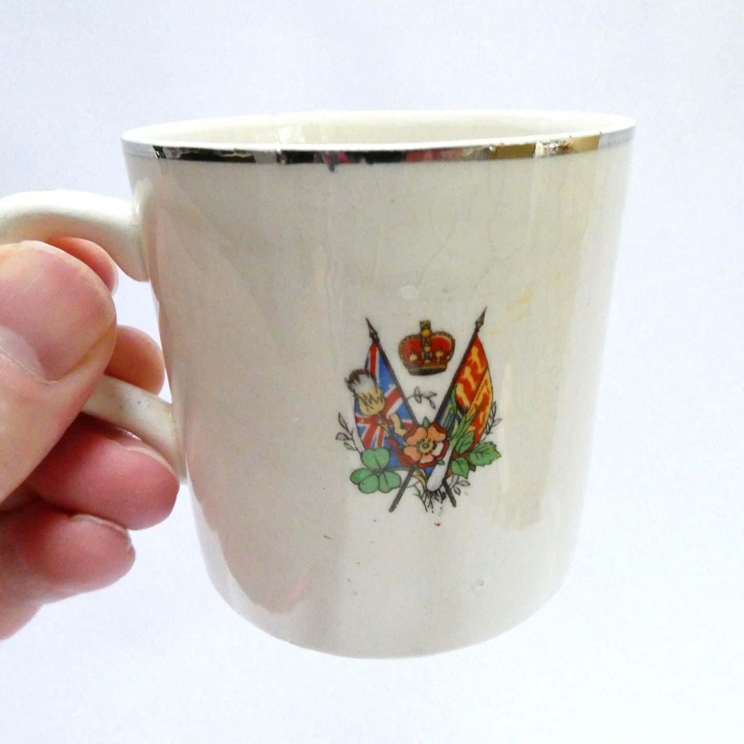 ANTIQUE COMMEMORATIVE ROYAL MUG: Celebrating The 1935 Silver Jubilee of KING GEORGE V AND QUEEN MARY