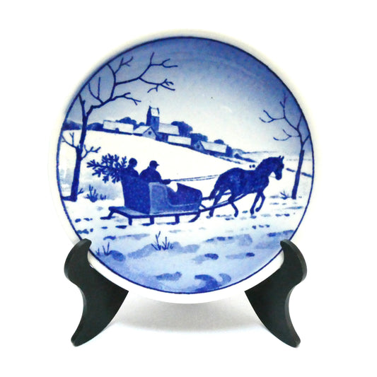 ROYAL COPENHAGEN MINIATURE PLAQUETTE #3, The Vinterlandskab Plate from Denmark