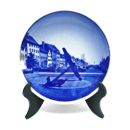 ROYAL COPENHAGEN MINIATURE PLAQUETTE #55, The Mindesmaerket Nyhavn Memorial Plate from Denmark