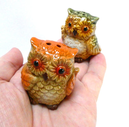 VINTAGE 'WHO'S - WHO' WISE PAIR OF OWLS SALT AND PEPPER SHAKERS