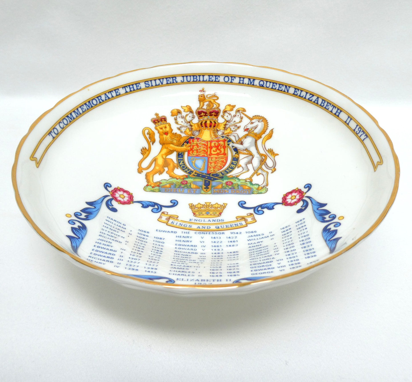 Aynsley Fine Bone China Commemorative Pedestal Dish Comport Celebrating the 1977 QEII Silver Jubilee