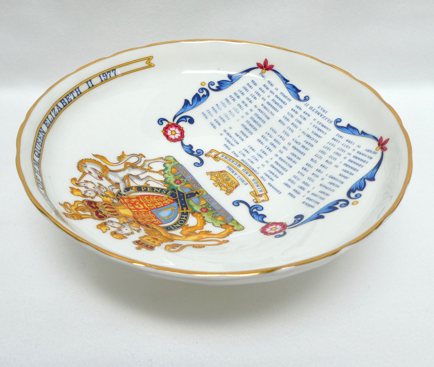 Aynsley Fine Bone China Commemorative Pedestal Dish Comport Celebrating the 1977 QEII Silver Jubilee