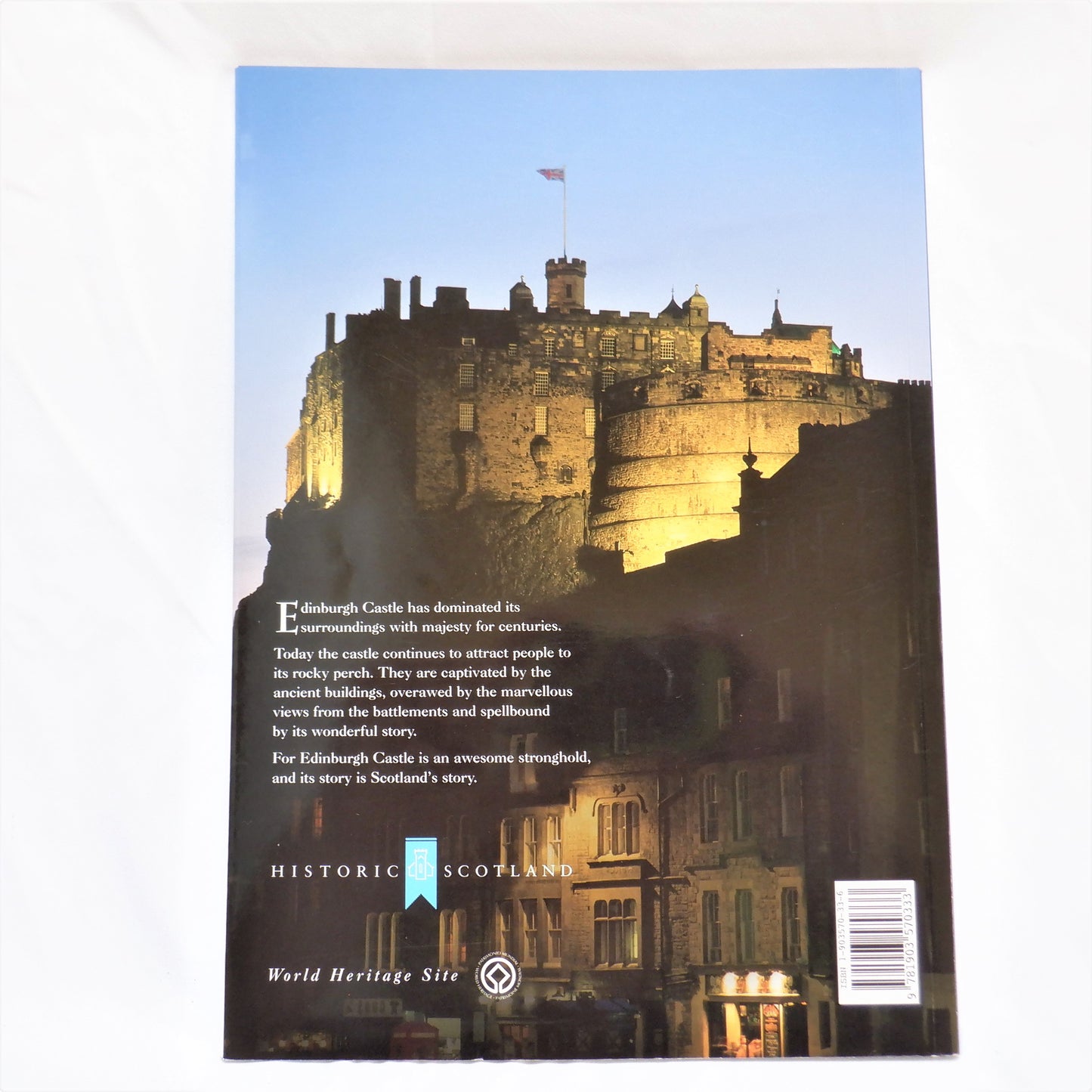 EDINBURGH CASTLE, The Official Souvenir Photo Guide Book, 2004