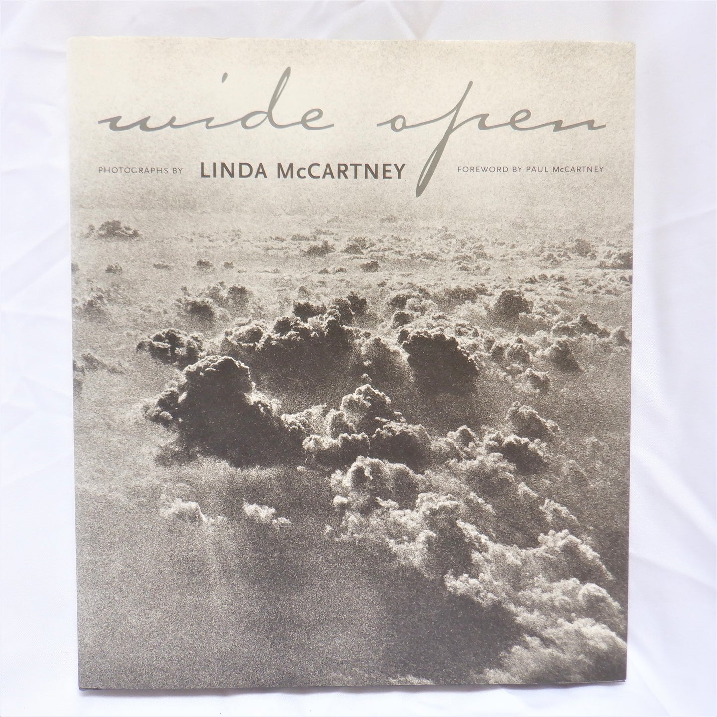 INSIDE OPEN, Photographs by Linda McCartney, Forward by Paul McCartney (1999 1st Ed.)