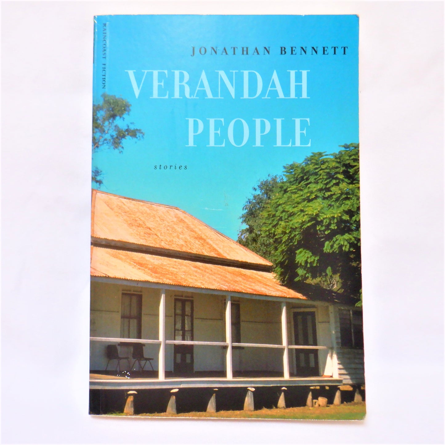 VERANDAH PEOPLE, Australian Short Stories by Jonathan Bennett (2003 1st Ed.)