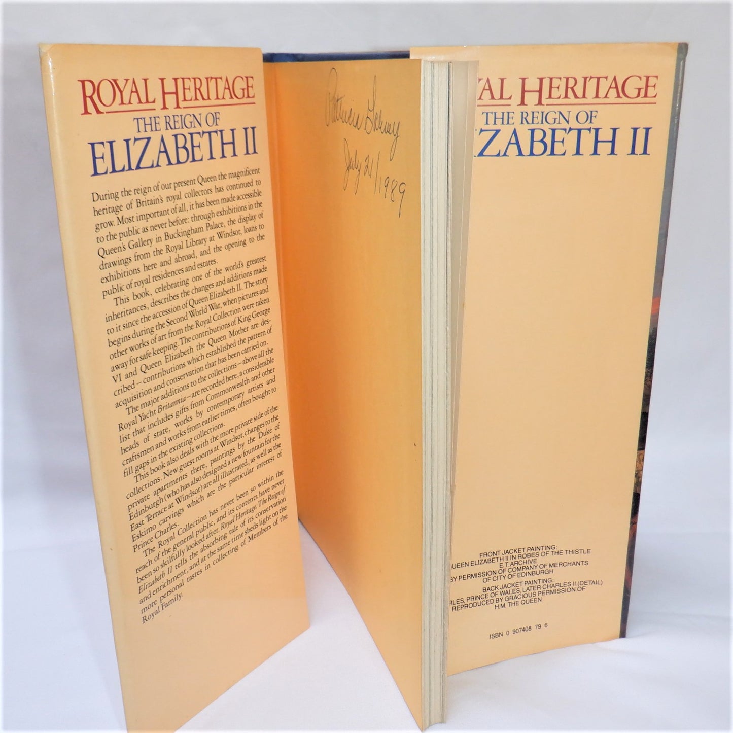 THE REIGN OF ELIZABETH II, ROYAL HERITAGE, by J.H. Plumb & Huw Wheldon, 1984