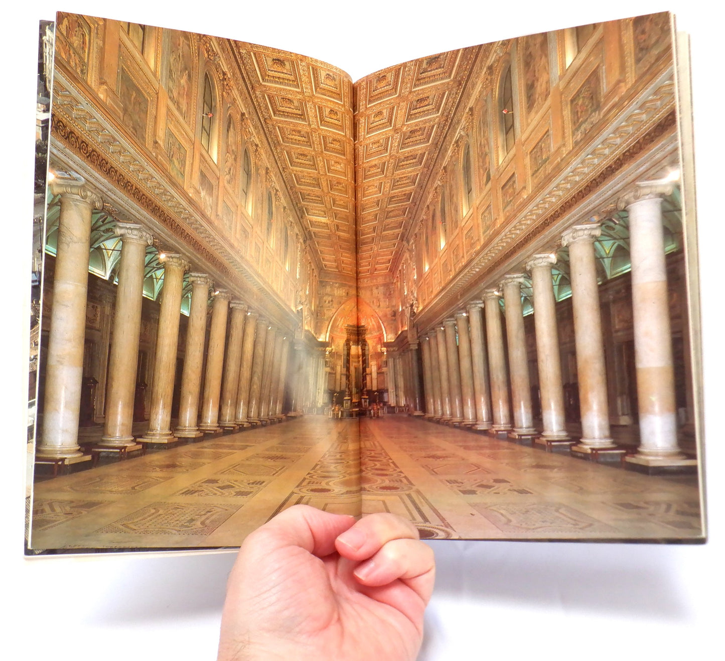 LA BASILICA DI SANTA MARIA MAGGIORE in Rome: A Vintage Tourist Souvenir Guide Book in 5-LANGUAGES, 1987