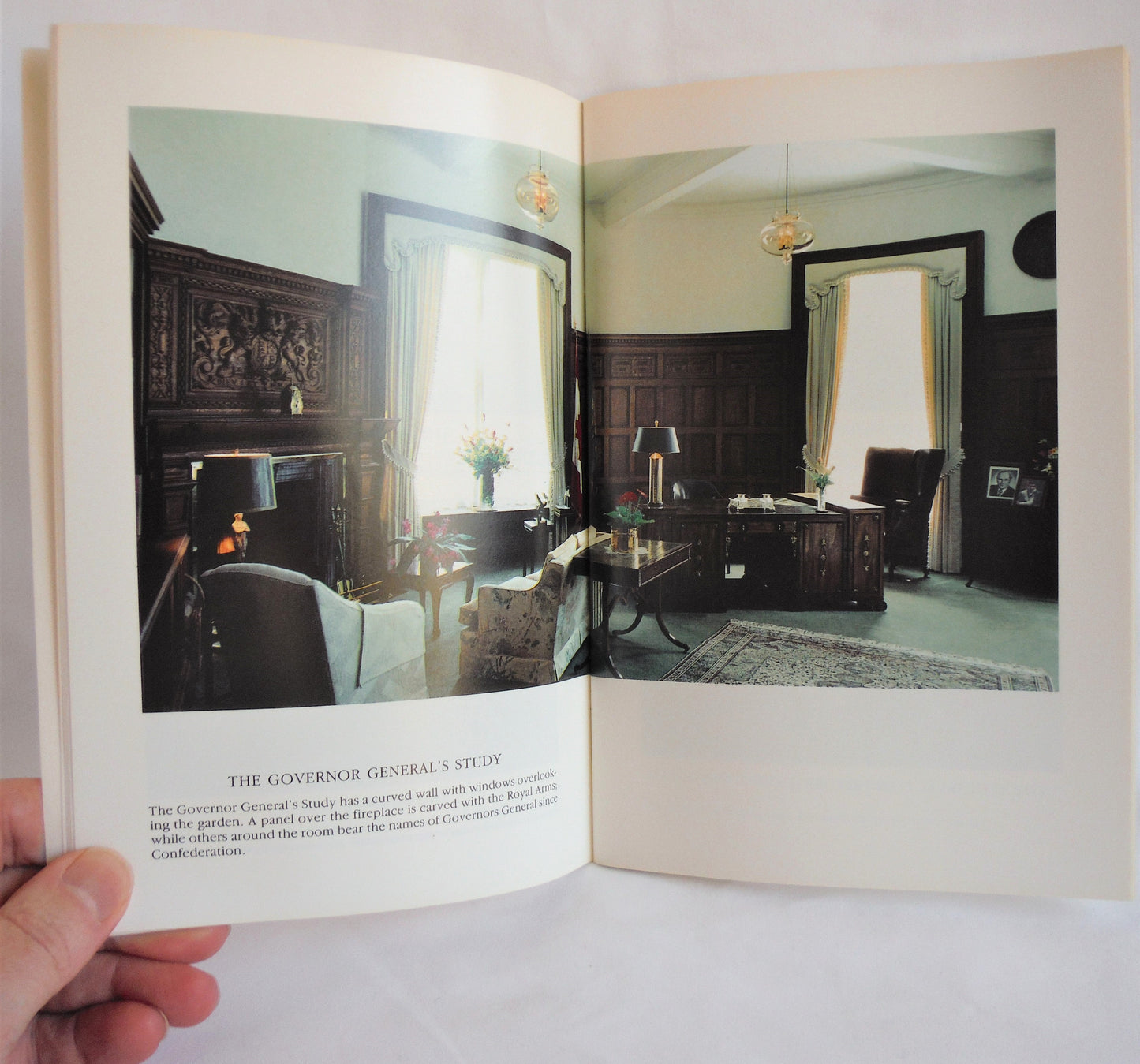 RIDEAU HALL TOURIST SOUVENIR GUIDE: Government House/Residence du Gouverneur General, Ottawa, CANADA, 1986