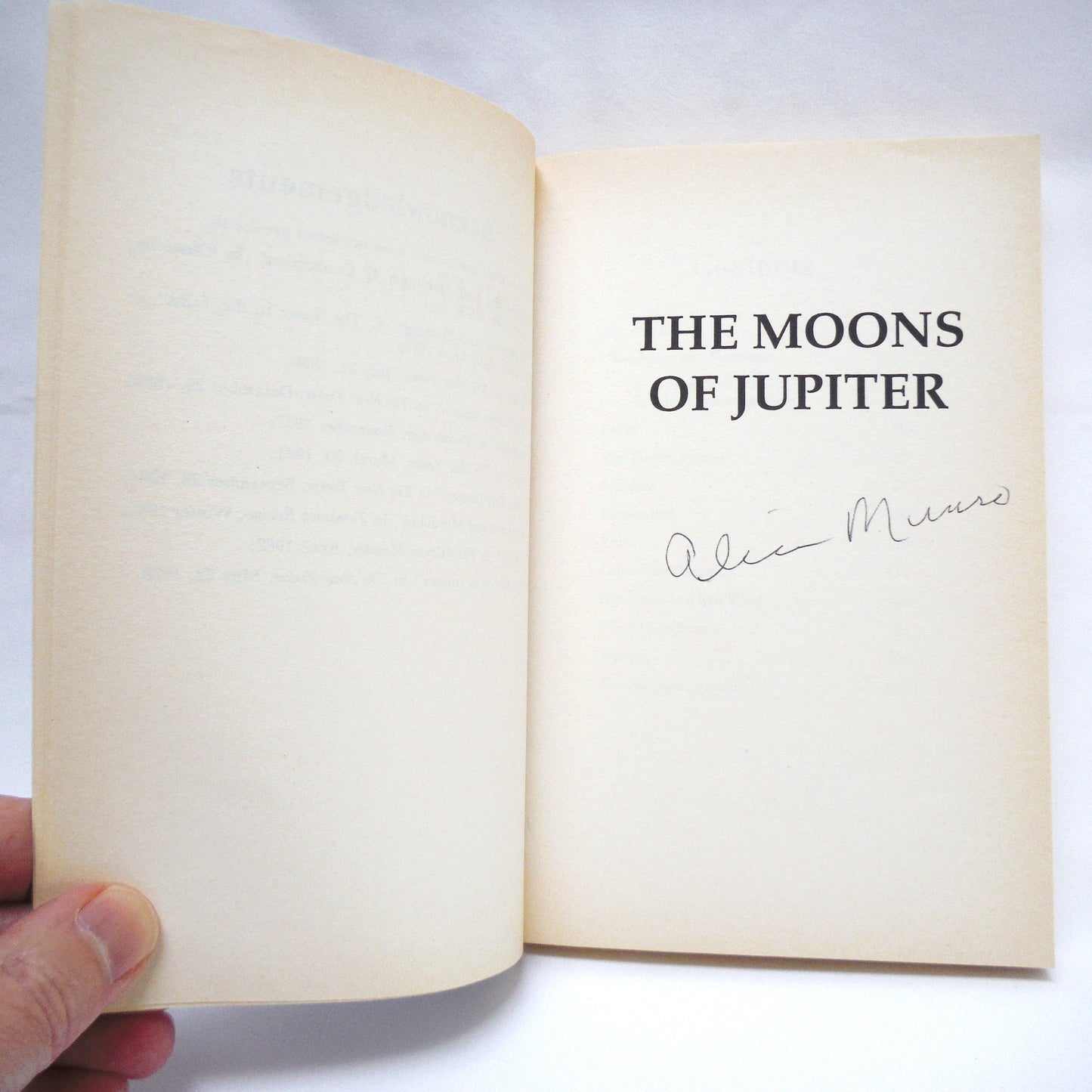 THE MOONS OF JUPITER, Short Stories by Alice Munro (1995-SIGNED)