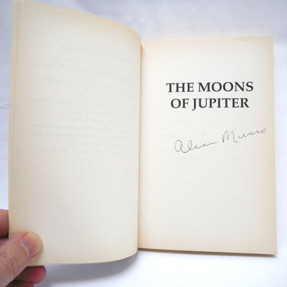 THE MOONS OF JUPITER, Short Stories by Alice Munro (1995-SIGNED)