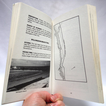 SUNSHINE & SALT AIR, A Recreation Guide to The Sunshine Coast, by The Harbour Publishing Company Limited (1987 1st Ed.)