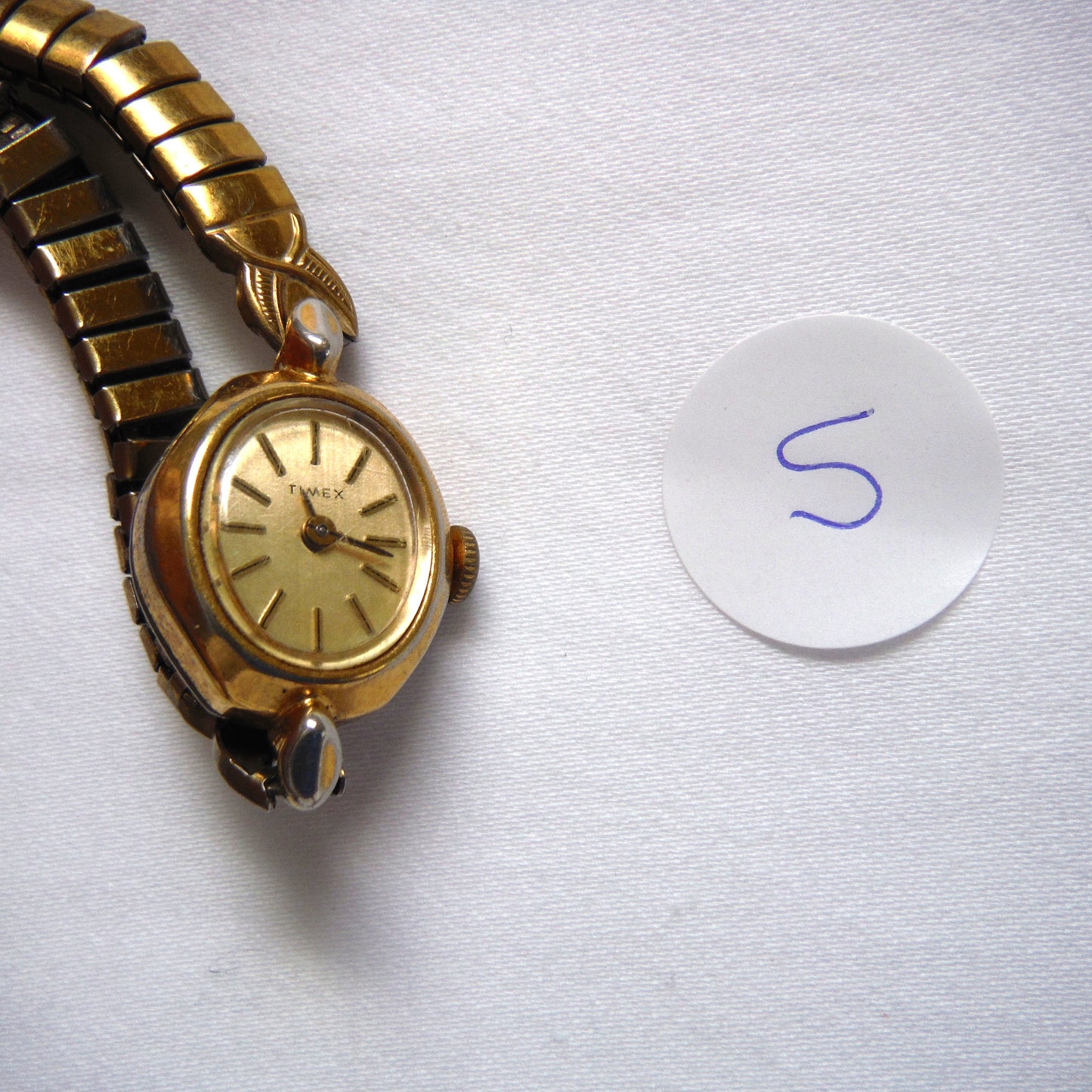 A SELECTION OF EIGHT VINTAGE WOMENS TIMEX WATCHES, VARIOUS TYPES, STYLES AND YEARS: Priced at only $5 each!