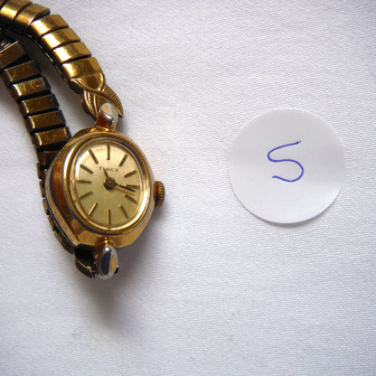 A SELECTION OF EIGHT VINTAGE WOMENS TIMEX WATCHES, VARIOUS TYPES, STYLES AND YEARS: Priced at only $5 each!