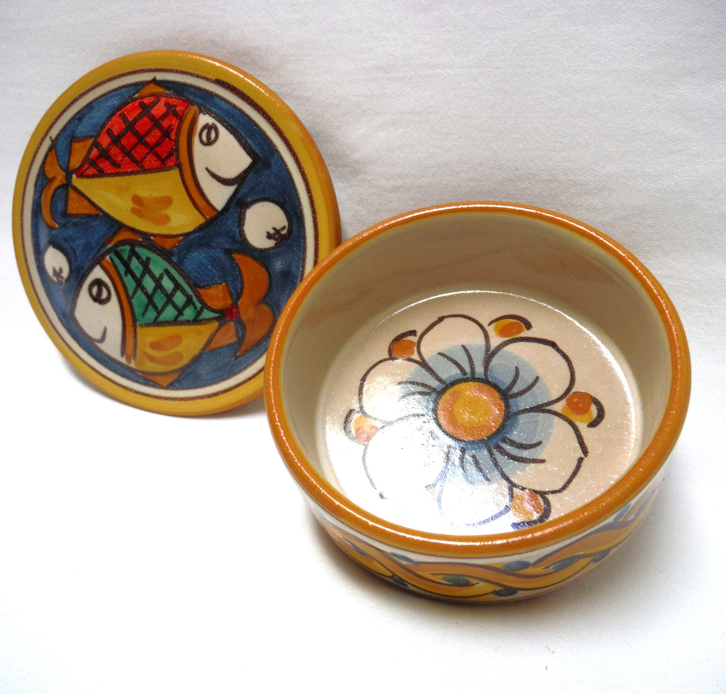 ITALIAN POTTERY TWO-FISH DESIGN ROUND JEWELRY OR TRINKET BOX, with removable lid and Artist Signed!