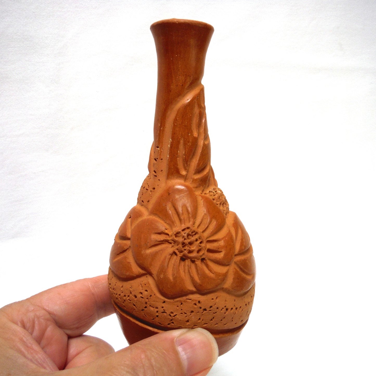 CUBAN TERRACOTTA RED CLAY FLORAL AND LEAF DESIGN VASE: Dated 1998 and Signed by Artist Miriam
