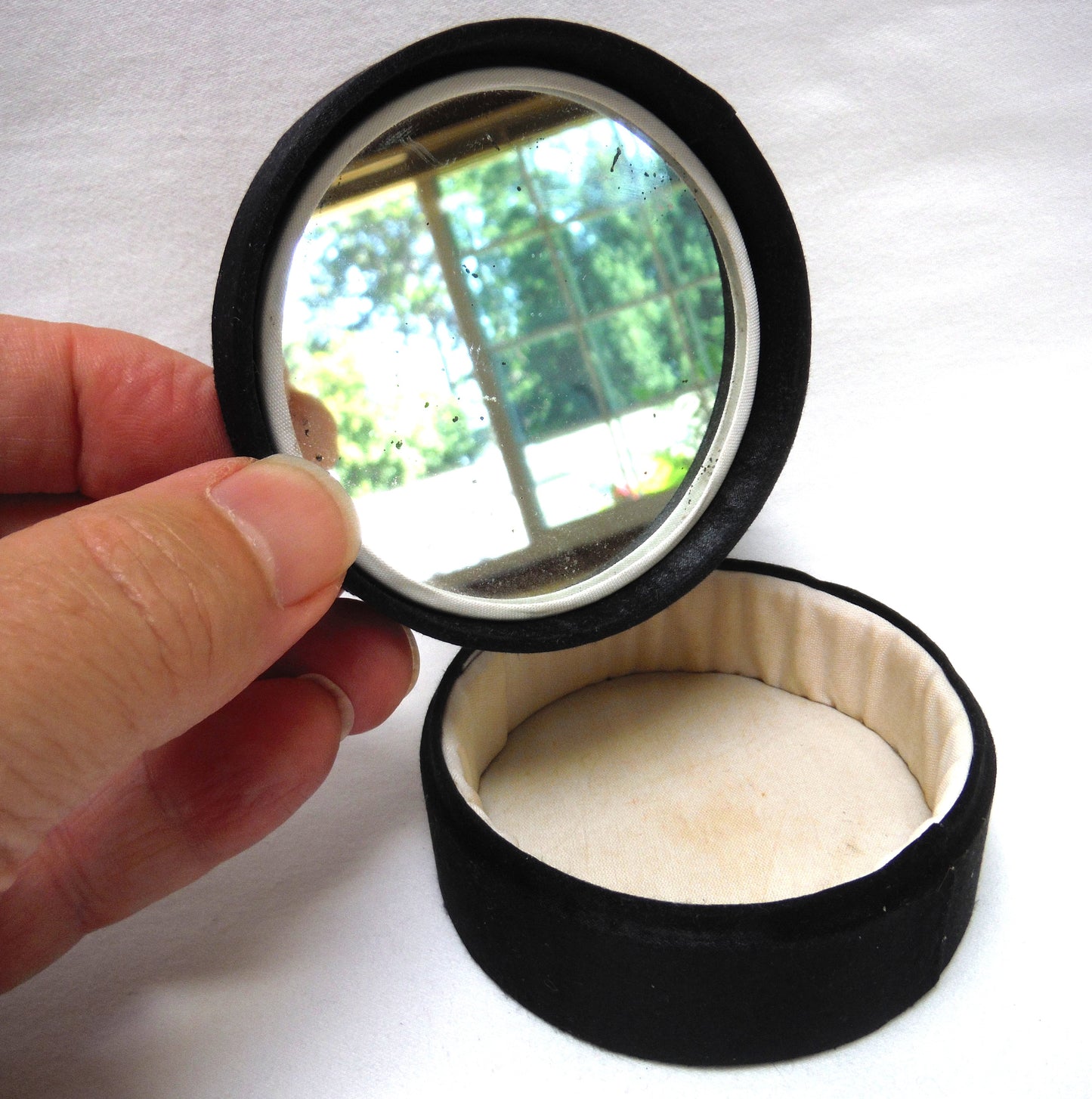 VINTAGE AND RARE! Hand-Embroidered Small Round Jewelry Box, with Removable Lid and In-laid Original Mirror