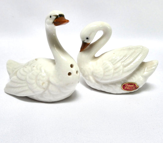 Vintage 60's PAIR OF WHITE SWAN SALT AND PEPPER SHAKERS, Made in Japan