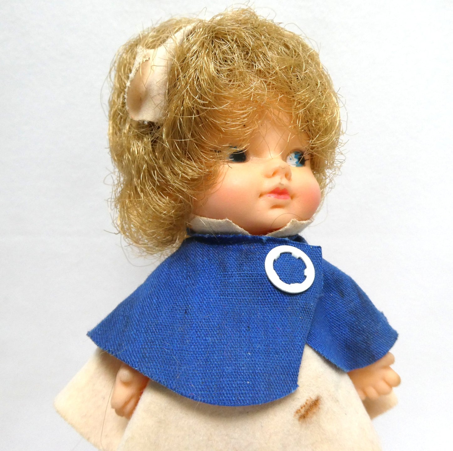 Vintage Set of FIVE FULLY-DRESSED DOLLS FROM AROUND THE WORLD: Hong Kong, Italy, USA, and more!