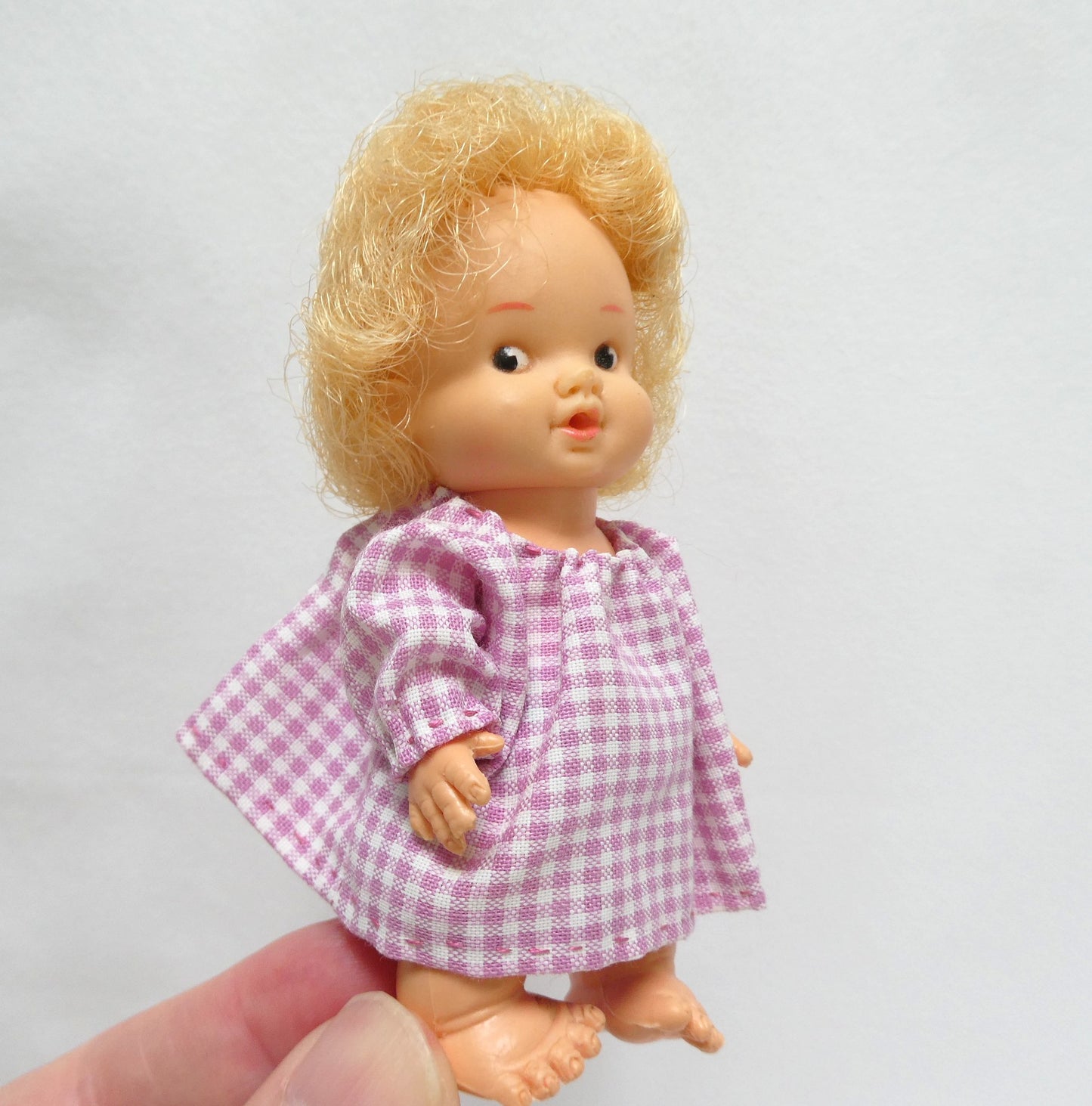 Vintage Set of FIVE FULLY-DRESSED DOLLS FROM AROUND THE WORLD: Hong Kong, Italy, USA, and more!