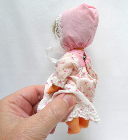 Vintage Set of FIVE FULLY-DRESSED DOLLS FROM AROUND THE WORLD: Hong Kong, Italy, USA, and more!