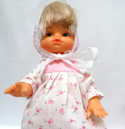 Vintage Set of FIVE FULLY-DRESSED DOLLS FROM AROUND THE WORLD: Hong Kong, Italy, USA, and more!