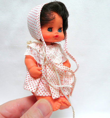 Vintage Set of FIVE FULLY-DRESSED DOLLS FROM AROUND THE WORLD: Hong Kong, Italy, USA, and more!