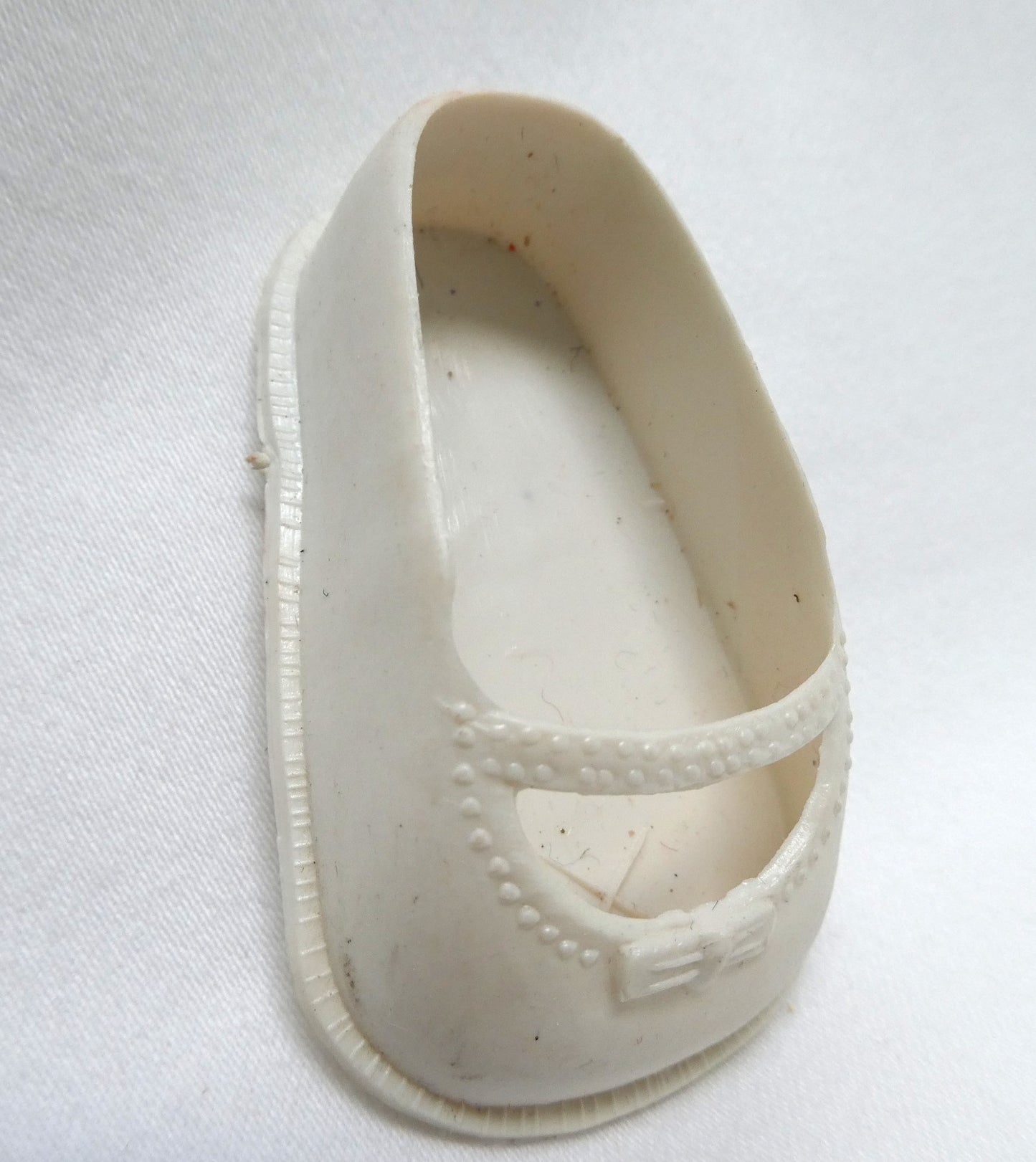 VINTAGE DOLL DRESS SHOES (LOT #1) Seven Pairs in Multiple Colours Including CINDERELLA Doll Shoes.